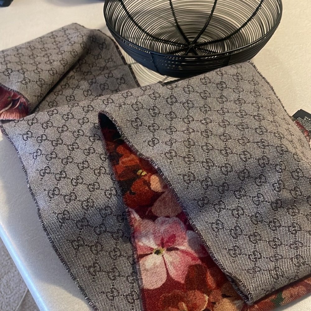 Gucci two sided scarf